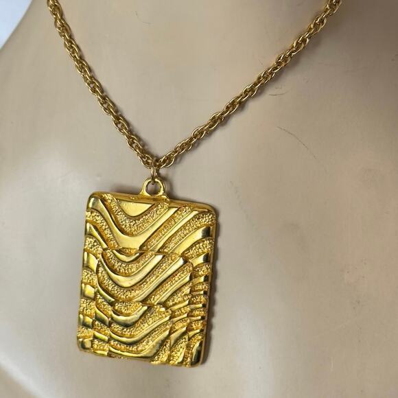 Vintage Brutalist Jj Signed Iridescent Gold Tone Rectangle Pendant And Chain 19$